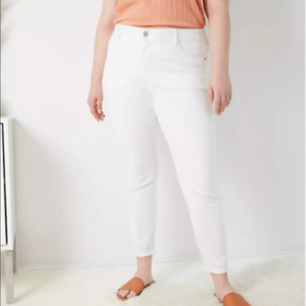 Ava & Viv straight leg white skinny jeans NWT